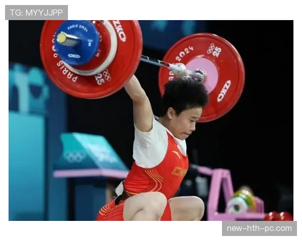 侯志慧训练完顺手拎起杠铃当买菜篮子