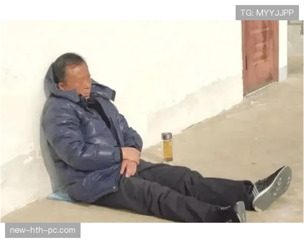 蒋圣龙这训练完直接瘫地上啃蛋白棒的样子，真不像年薪千万的主